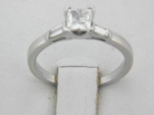 04654-LADIES RING